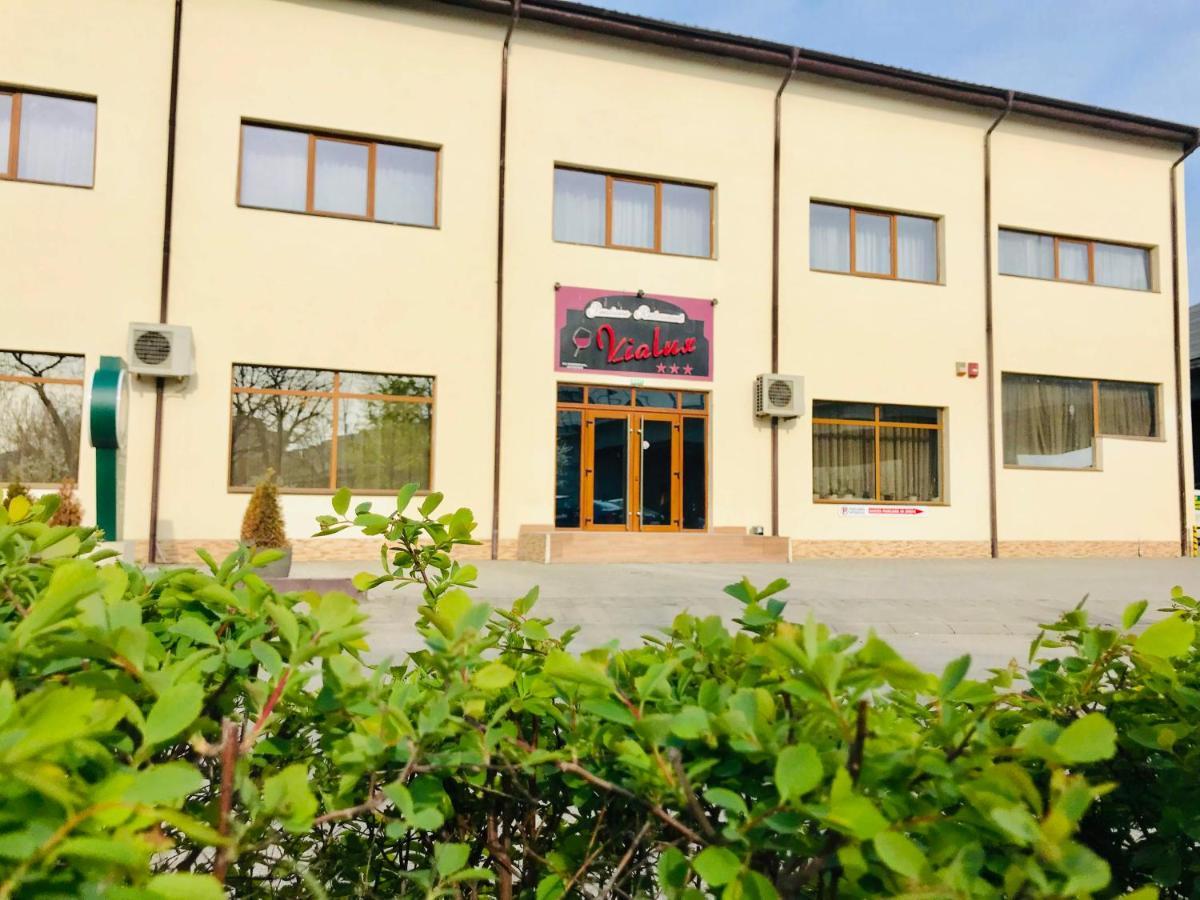Pensiunea Vialux Bacău Extérieur photo
