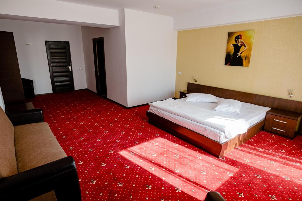 Pensiunea Vialux Bacău Extérieur photo