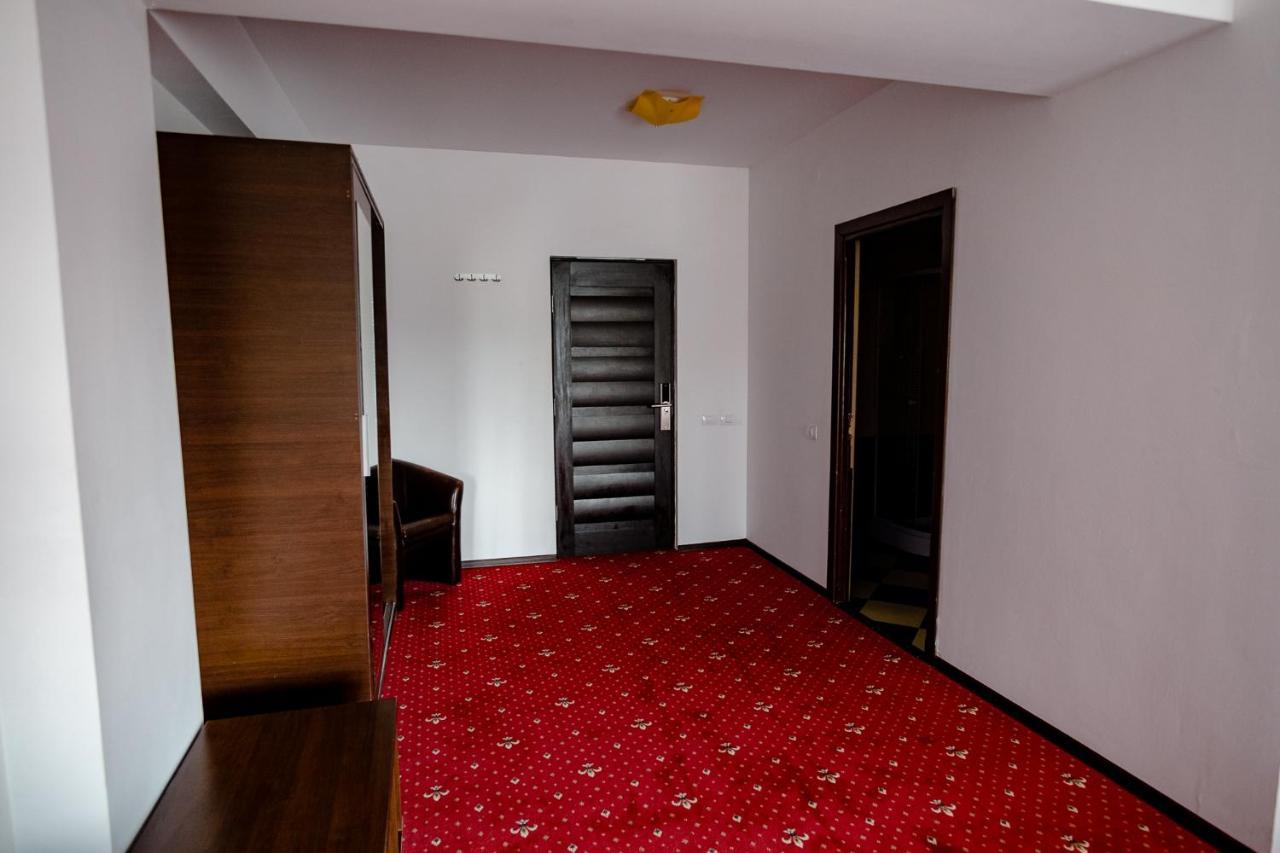Pensiunea Vialux Bacău Extérieur photo