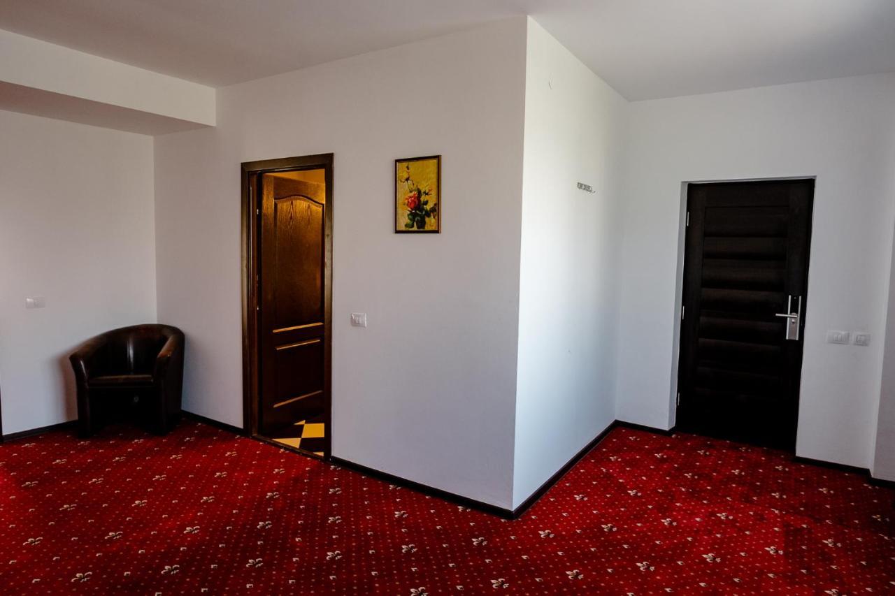 Pensiunea Vialux Bacău Extérieur photo